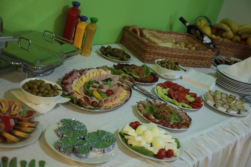 Hostel Royal Obrenovac  Buitenkant foto