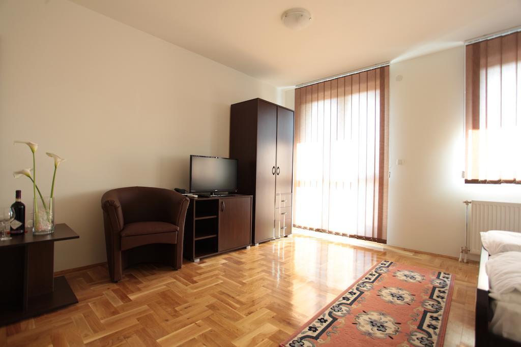 Hostel Royal Obrenovac  Kamer foto