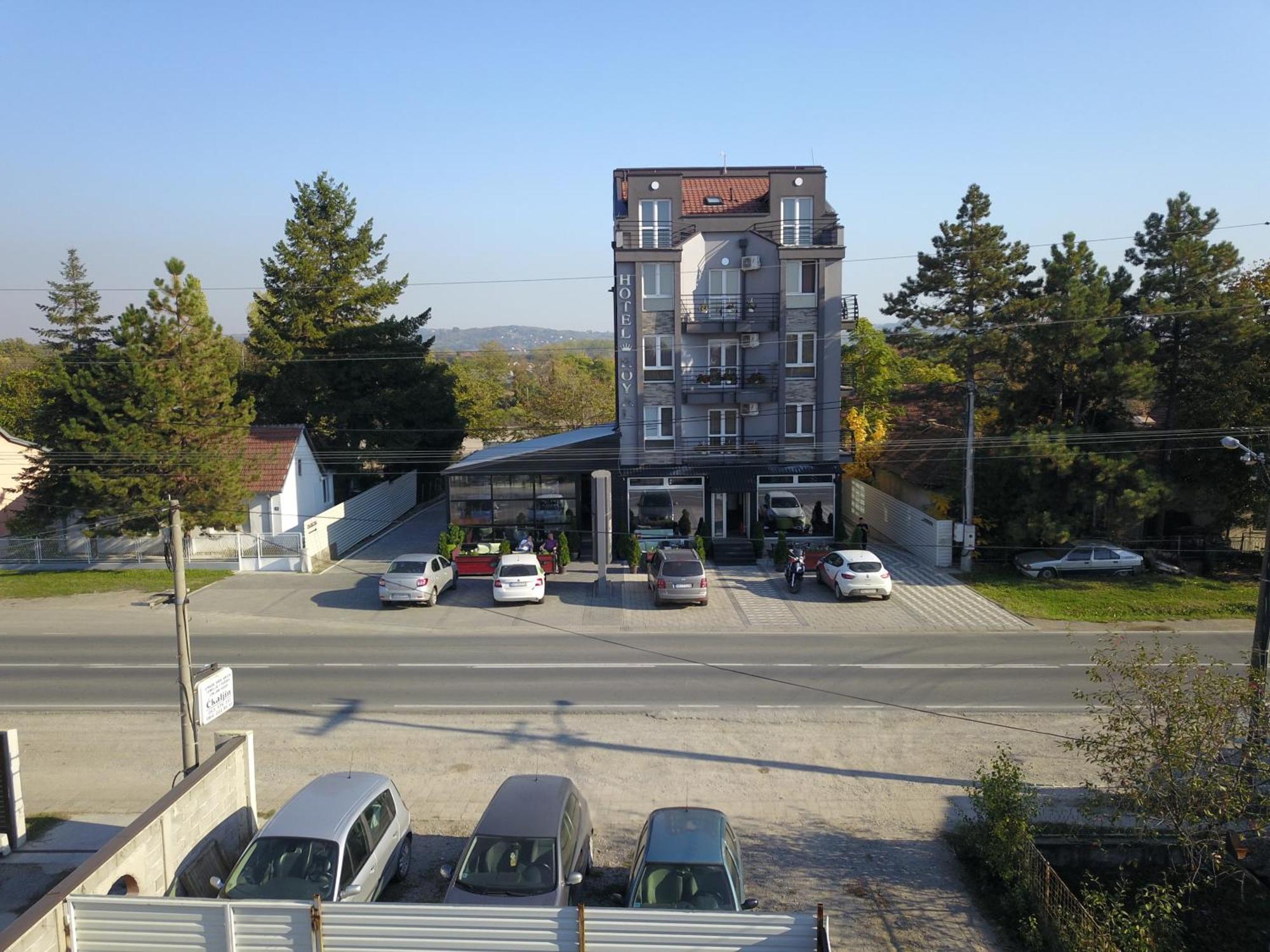 Hostel Royal Obrenovac  Buitenkant foto